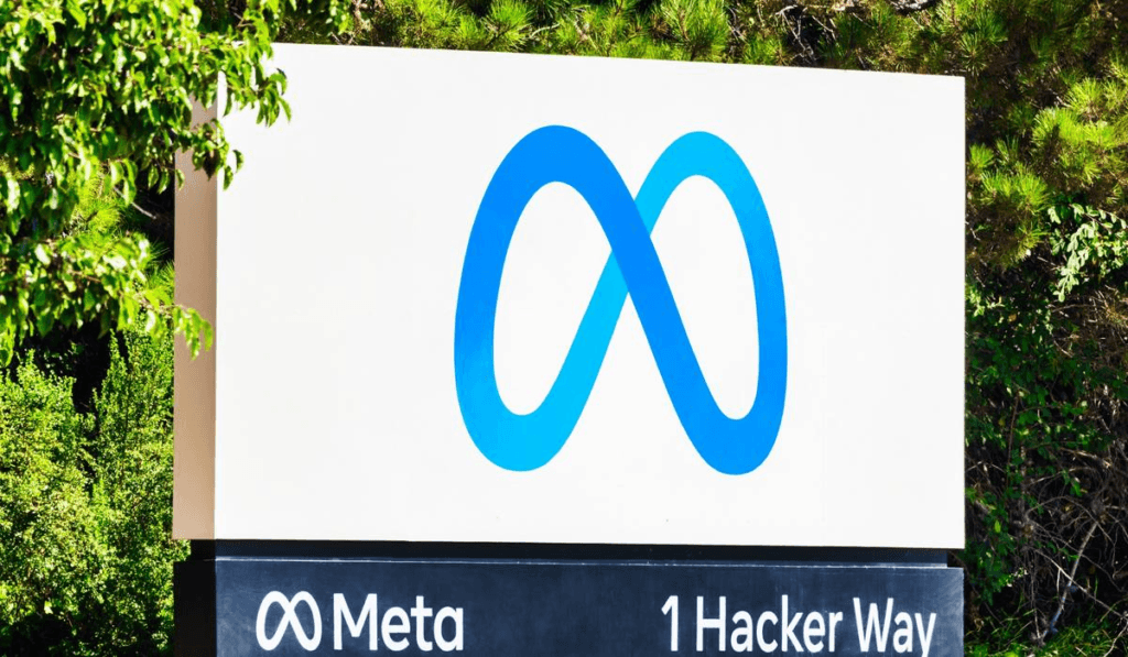 Panneau du siège de Meta au 1 Hacker Way, avec le logo en forme de boucle infinie